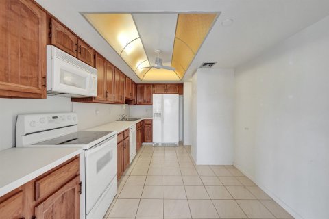 Condo in Fort Lauderdale, Florida, 3 bedrooms  № 2181974 - photo 12