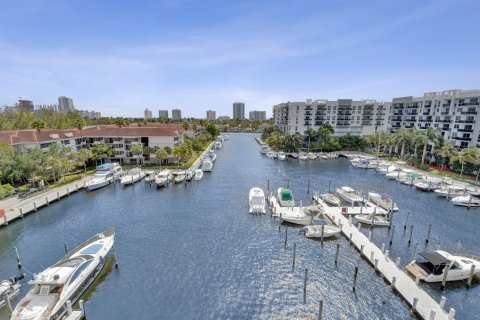 Condo in Fort Lauderdale, Florida, 3 bedrooms № 2181974
