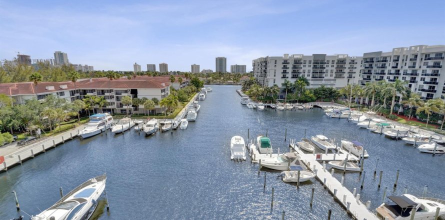 Condo in Fort Lauderdale, Florida, 3 bedrooms  № 2181974