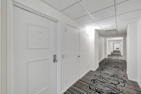Condo in Fort Lauderdale, Florida, 3 bedrooms  № 2181974 - photo 29