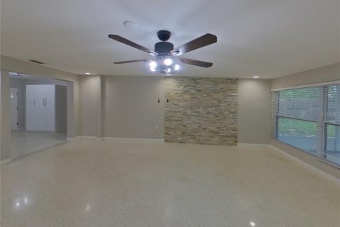 Casa en alquiler en Gulfport, Florida, 3 dormitorios, 158.31 m2 № 1911829 - foto 2