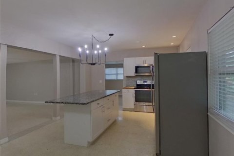 Casa en alquiler en Gulfport, Florida, 3 dormitorios, 158.31 m2 № 1911829 - foto 4