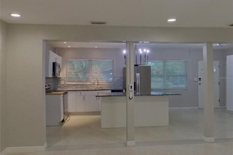 Casa en alquiler en Gulfport, Florida, 3 dormitorios, 158.31 m2 № 1911829 - foto 5