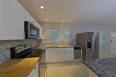 Casa en alquiler en Gulfport, Florida, 3 dormitorios, 158.31 m2 № 1911829 - foto 6