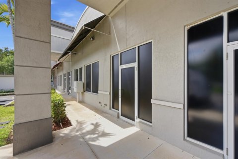Immobilier commercial à vendre à Coral Springs, Floride № 2243272 - photo 3