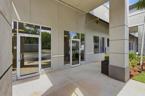Immobilier commercial à vendre à Coral Springs, Floride № 2243272 - photo 4