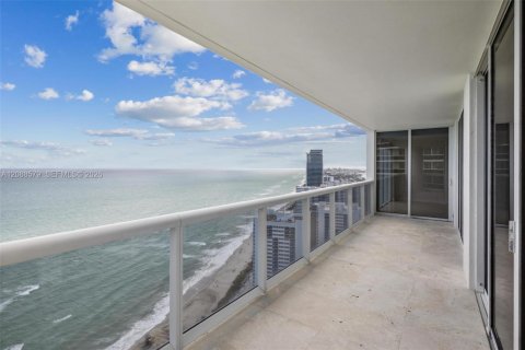 Condo in Hallandale Beach, Florida, 3 bedrooms  № 2363410