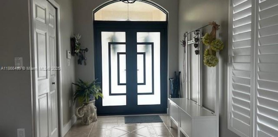 House in Miami, Florida 4 bedrooms, 215.9 sq.m. № 1928139
