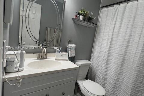 House in Miami, Florida 4 bedrooms, 215.9 sq.m. № 1928139 - photo 23
