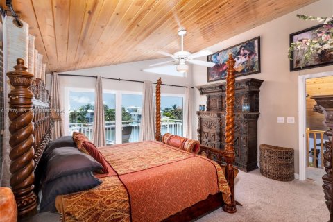 House in Marathon, Florida 4 bedrooms, 299.52 sq.m. № 2044401 - photo 22