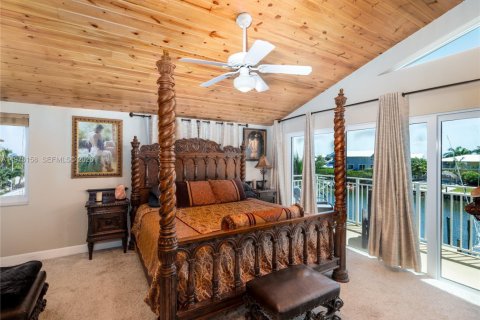 House in Marathon, Florida 4 bedrooms, 299.52 sq.m. № 2044401 - photo 20