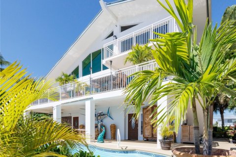 House in Marathon, Florida 4 bedrooms, 299.52 sq.m. № 2044401 - photo 28