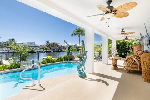 House in Marathon, Florida 4 bedrooms, 299.52 sq.m. № 2044401 - photo 13