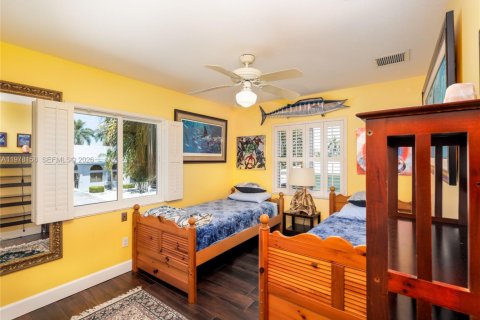 House in Marathon, Florida 4 bedrooms, 299.52 sq.m. № 2044401 - photo 24