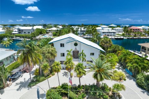 House in Marathon, Florida 4 bedrooms, 299.52 sq.m. № 2044401 - photo 30