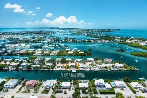 House in Marathon, Florida 4 bedrooms, 299.52 sq.m. № 2044401 - photo 5