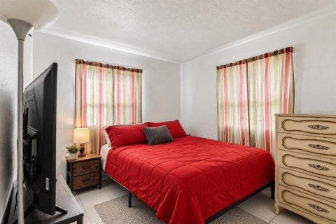 Duplex in Clearwater, Florida 4 bedrooms, 115.94 sq.m. № 2384137 - photo 12