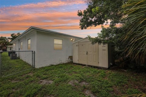 Duplex in Clearwater, Florida 4 bedrooms, 115.94 sq.m. № 2384137 - photo 19