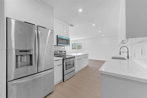 Villa ou maison à vendre à Miami, Floride: 5 chambres, 159.42 m2 № 2024412 - photo 10