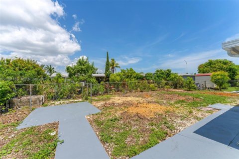 Villa ou maison à vendre à Miami, Floride: 5 chambres, 159.42 m2 № 2024412 - photo 28