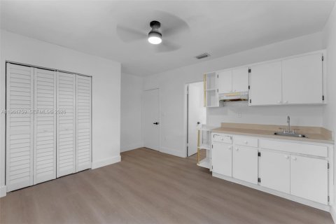 Villa ou maison à vendre à Miami, Floride: 5 chambres, 159.42 m2 № 2024412 - photo 24