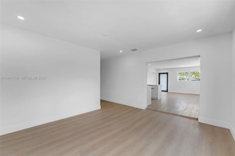 Villa ou maison à vendre à Miami, Floride: 5 chambres, 159.42 m2 № 2024412 - photo 7