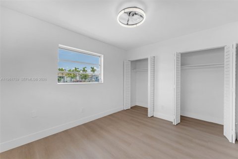 Villa ou maison à vendre à Miami, Floride: 5 chambres, 159.42 m2 № 2024412 - photo 20