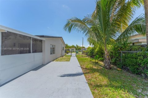 Villa ou maison à vendre à Miami, Floride: 5 chambres, 159.42 m2 № 2024412 - photo 27