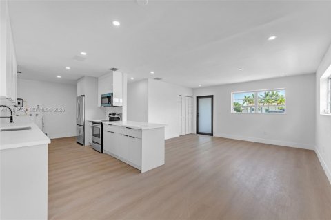 Villa ou maison à vendre à Miami, Floride: 5 chambres, 159.42 m2 № 2024412 - photo 8