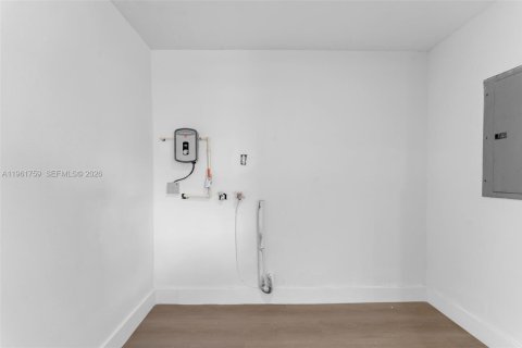 Villa ou maison à vendre à Miami, Floride: 5 chambres, 159.42 m2 № 2024412 - photo 11