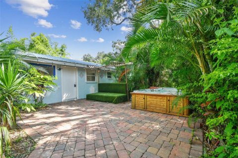 Commercial property in Tampa, Florida 299.52 sq.m. № 1870150 - photo 7