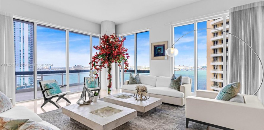 Кондоминиум с 5 спальнями в Майами, Флорида № 2019294