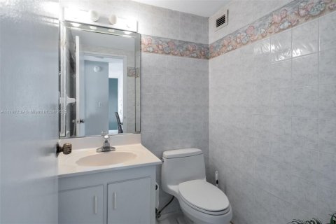 Condominio en venta en Miami Beach, Florida, 1 dormitorio, 89.19 m2 № 2014613 - foto 23