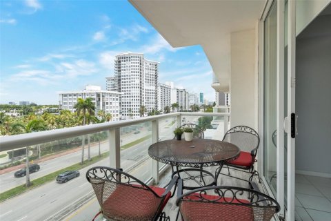 Condominio en Miami Beach, Florida, 1 dormitorio  № 2014613