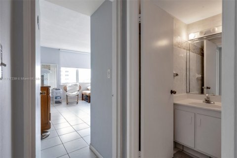 Condominio en venta en Miami Beach, Florida, 1 dormitorio, 89.19 m2 № 2014613 - foto 24