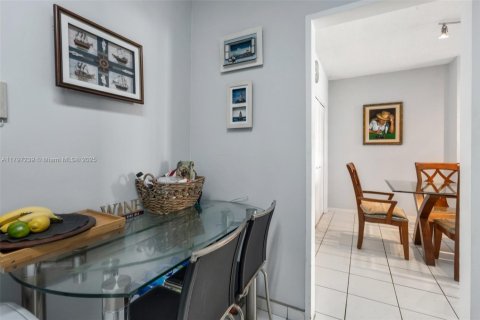 Condominio en venta en Miami Beach, Florida, 1 dormitorio, 89.19 m2 № 2014613 - foto 21