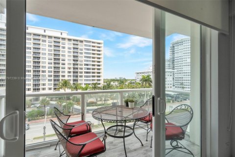 Condominio en venta en Miami Beach, Florida, 1 dormitorio, 89.19 m2 № 2014613 - foto 2
