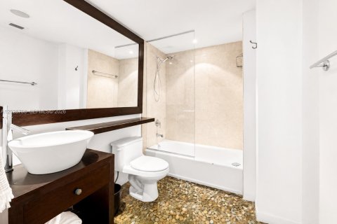 Copropriété à vendre à Miami Beach, Floride: 2 chambres, 107.3 m2 № 2086955 - photo 19
