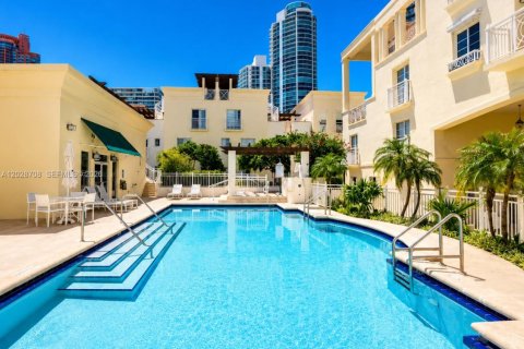 Copropriété à vendre à Miami Beach, Floride: 2 chambres, 107.3 m2 № 2086955 - photo 2