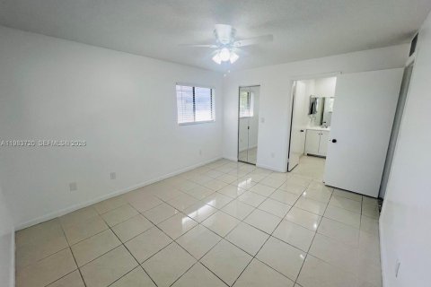 Condominio en alquiler en Tamarac, Florida, 2 dormitorios, 76.18 m2 № 2049449 - foto 17