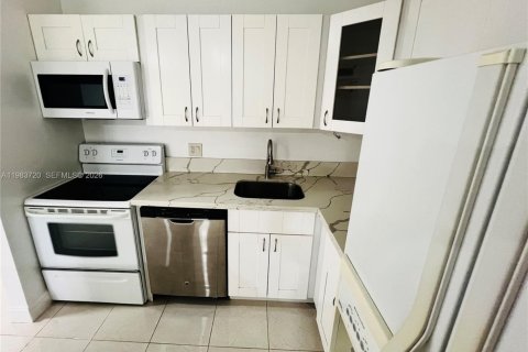 Condominio en alquiler en Tamarac, Florida, 2 dormitorios, 76.18 m2 № 2049449 - foto 9