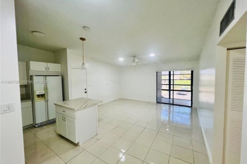 Condominio en alquiler en Tamarac, Florida, 2 dormitorios, 76.18 m2 № 2049449 - foto 6