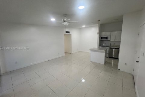 Condominio en alquiler en Tamarac, Florida, 2 dormitorios, 76.18 m2 № 2049449 - foto 2