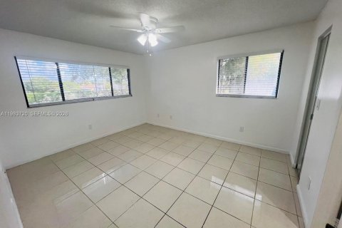Condominio en alquiler en Tamarac, Florida, 2 dormitorios, 76.18 m2 № 2049449 - foto 11