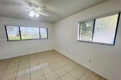 Condominio en alquiler en Tamarac, Florida, 2 dormitorios, 76.18 m2 № 2049449 - foto 13