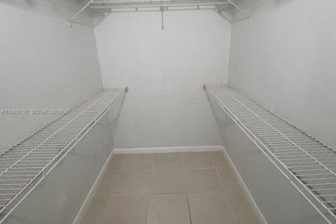 Condominio en alquiler en Tamarac, Florida, 2 dormitorios, 76.18 m2 № 2049449 - foto 18