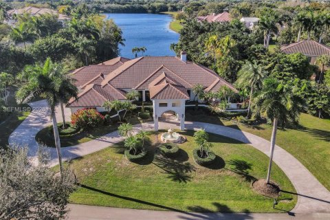 Villa ou maison à Weston, Floride 7 chambres, 510.87 m2 № 2020052