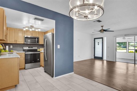 Condo in Palm Harbor, Florida, 2 bedrooms  № 2196570 - photo 12