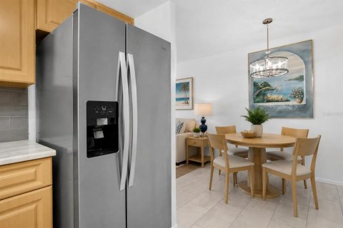 Condo in Palm Harbor, Florida, 2 bedrooms  № 2196570 - photo 17