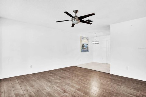 Condo in Palm Harbor, Florida, 2 bedrooms  № 2196570 - photo 10